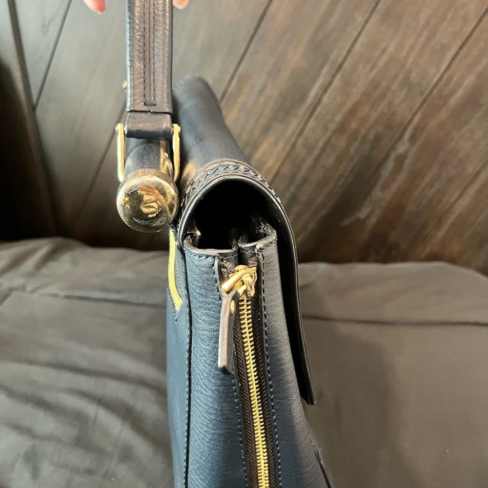 BcbgMaxAzria Allie Whip Stich Purse 👜 - Picture 15 of 15